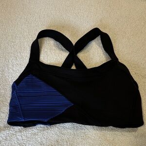 Lululemon- Women's Black and Blue Sports Bra size 6 ( smaller side of a 6 )